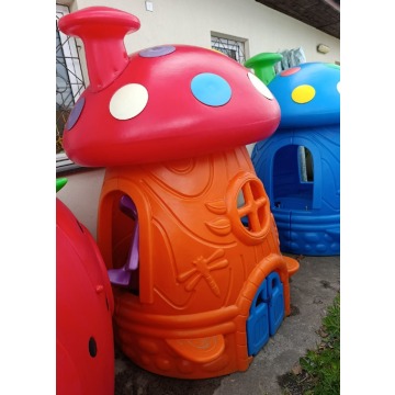 Bajkowy domek ogrodowy dla dzieci.