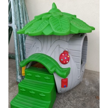 Domek leśny skrzata do zabawy dla dzieci.