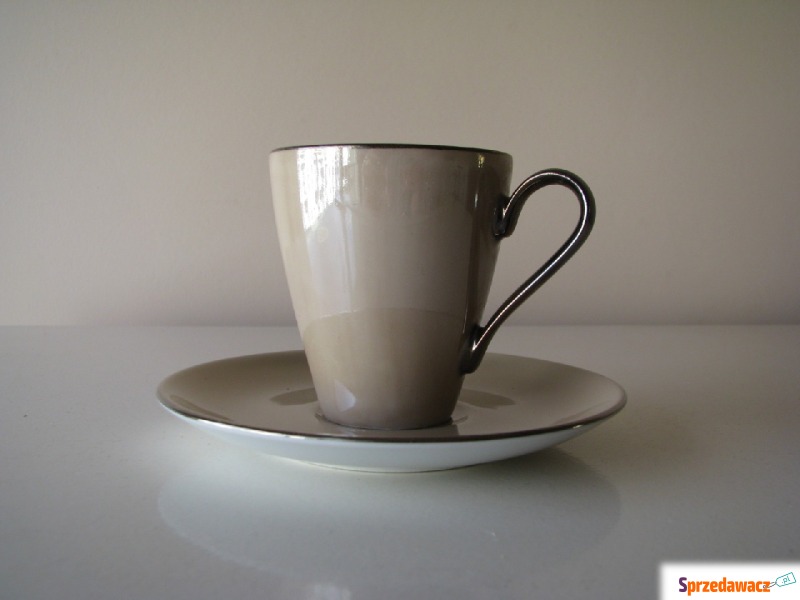 Piękna, porcelanowa perłowo-brązowa filiżanka... - Kubki - Brzegi