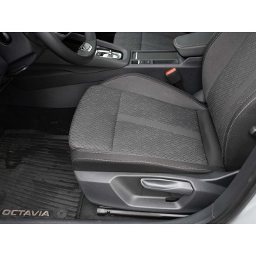 Skoda Octavia  Kombi 2022,  2.0 diesel, automat - Na sprzedaż za 77 800 zł - Gdynia - zdjęcie 11
