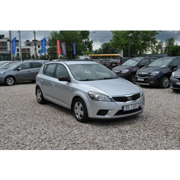 Kia Cee'd - Klimatyzacja Czujniki Parkowania Nowy Rozrząd Serwisowany