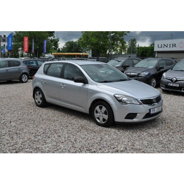 Kia Ceed  Hatchback 2011,  1.4 benzyna - Na sprzedaż za 16 000 zł - Warszawa - zdjęcie 2