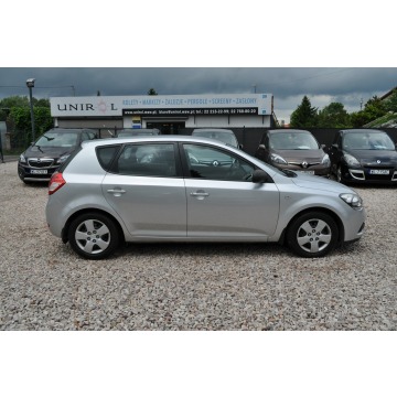 Kia Ceed  Hatchback 2011,  1.4 benzyna - Na sprzedaż za 16 000 zł - Warszawa - zdjęcie 4