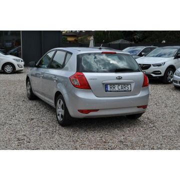 Kia Ceed  Hatchback 2011,  1.4 benzyna - Na sprzedaż za 16 000 zł - Warszawa - zdjęcie 9