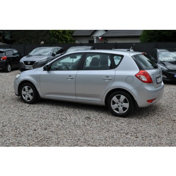 Kia Ceed  Hatchback 2011,  1.4 benzyna - Na sprzedaż za 16 000 zł - Warszawa - zdjęcie 11