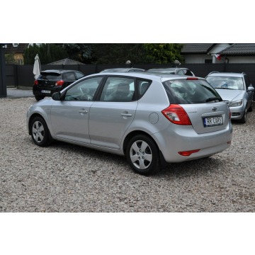Kia Ceed  Hatchback 2011,  1.4 benzyna - Na sprzedaż za 16 000 zł - Warszawa - zdjęcie 10