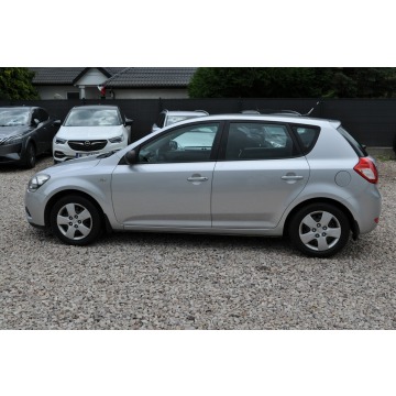 Kia Ceed  Hatchback 2011,  1.4 benzyna - Na sprzedaż za 16 000 zł - Warszawa - zdjęcie 12