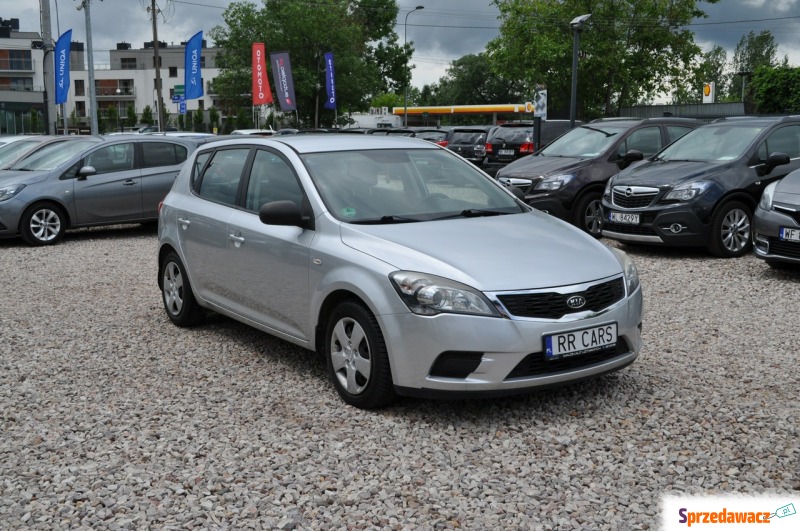 Kia Ceed  Hatchback 2011,  1.4 benzyna - Na sprzedaż za 16 000 zł - Warszawa