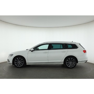 Volkswagen Passat  Kombi 2020,  2.0 diesel, automat - Na sprzedaż za 77 999 zł - Piaseczno - zdjęcie 4