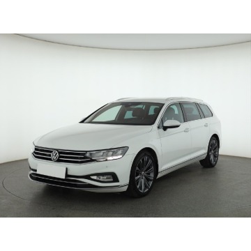 Volkswagen Passat  Kombi 2020,  2.0 diesel, automat - Na sprzedaż za 77 999 zł - Piaseczno - zdjęcie 3
