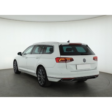 Volkswagen Passat  Kombi 2020,  2.0 diesel, automat - Na sprzedaż za 77 999 zł - Piaseczno - zdjęcie 6