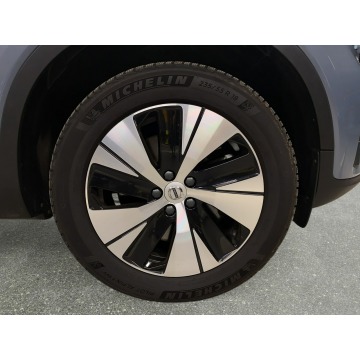 Volvo   SUV 2023,  1.5 hybryda, automat - Na sprzedaż za 131 300 zł - Warszawa - zdjęcie 10