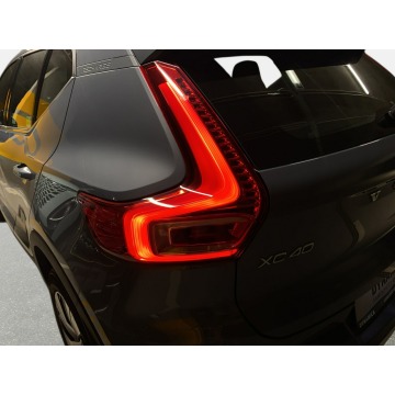 Volvo   SUV 2023,  1.5 hybryda, automat - Na sprzedaż za 131 300 zł - Warszawa - zdjęcie 11