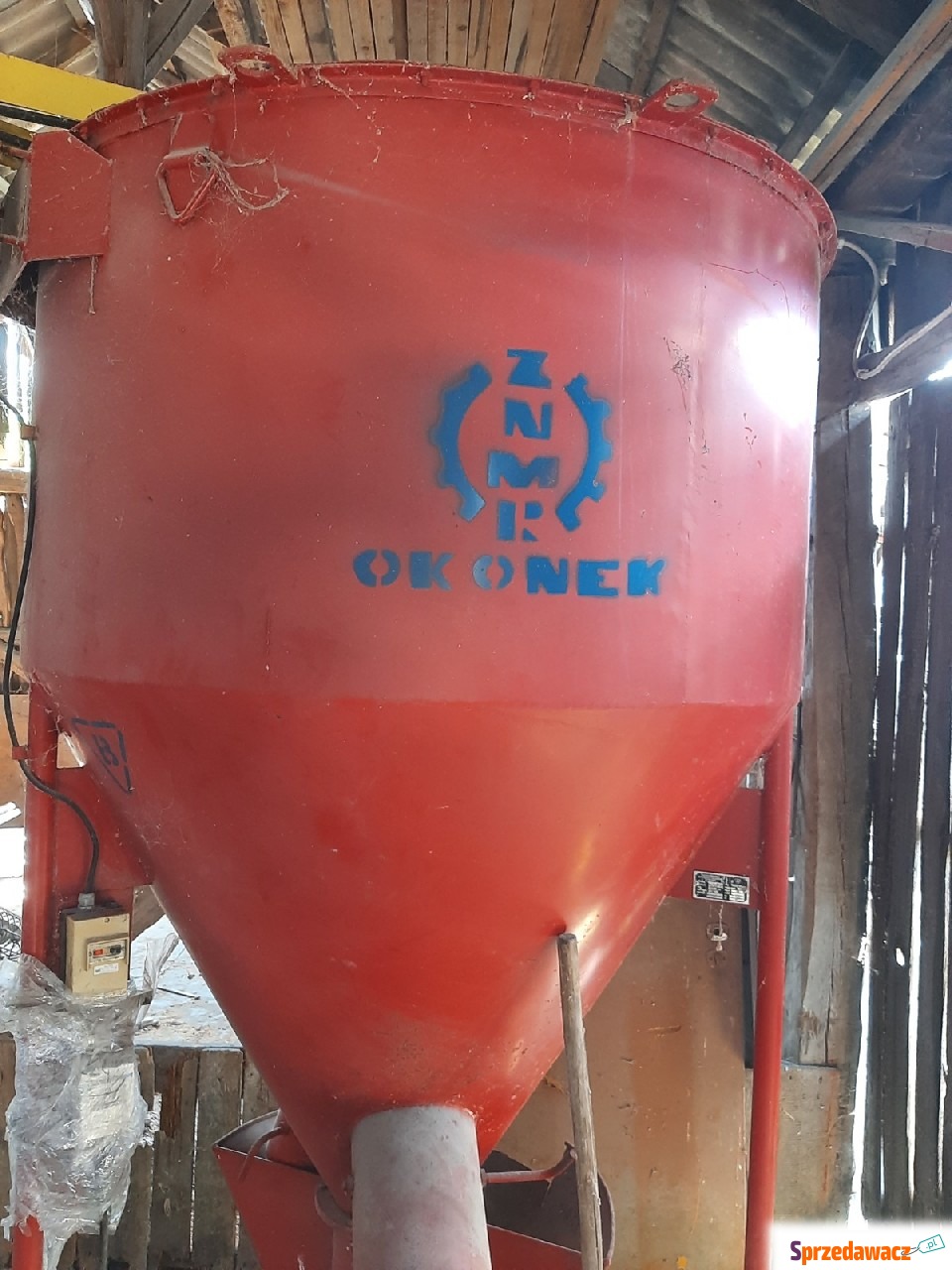 Mieszalnik pasz Okonek poj. 2m3