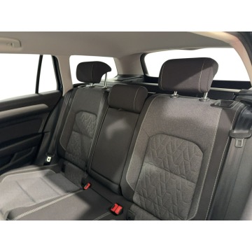 Volkswagen Passat  Kombi 2022,  2.0 diesel, automat - Na sprzedaż za 76 900 zł - Warszawa - zdjęcie 12