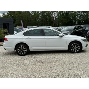 Volkswagen Passat  Sedan/Limuzyna 2020,  2.0 diesel, automat - Na sprzedaż za 72 800 zł - Pęcice - zdjęcie 3