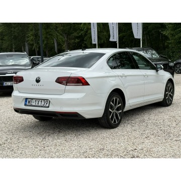 Volkswagen Passat  Sedan/Limuzyna 2020,  2.0 diesel, automat - Na sprzedaż za 72 800 zł - Pęcice - zdjęcie 4