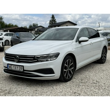Volkswagen Passat  Sedan/Limuzyna 2020,  2.0 diesel, automat - Na sprzedaż za 72 800 zł - Pęcice - zdjęcie 8