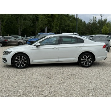 Volkswagen Passat  Sedan/Limuzyna 2020,  2.0 diesel, automat - Na sprzedaż za 72 800 zł - Pęcice - zdjęcie 7