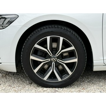 Volkswagen Passat  Sedan/Limuzyna 2020,  2.0 diesel, automat - Na sprzedaż za 72 800 zł - Pęcice - zdjęcie 10