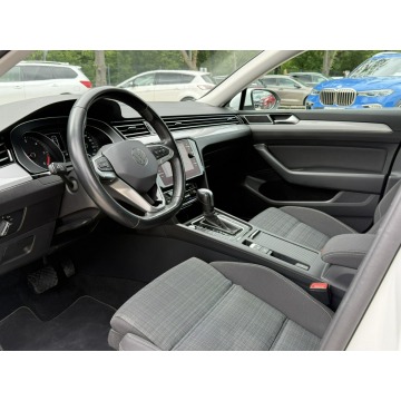 Volkswagen Passat  Sedan/Limuzyna 2020,  2.0 diesel, automat - Na sprzedaż za 72 800 zł - Pęcice - zdjęcie 11