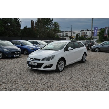 Opel Astra Sports Tourer - Klimatyzacja Nawigacja Czujniki Parkowania Ksenony