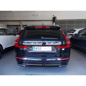 Volvo XC60  SUV 2021 benzyna - Na sprzedaż za 137 500 zł - Dębica - zdjęcie 4