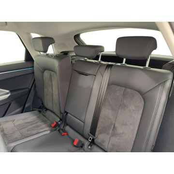Audi Q3  SUV 2021,  2.0 diesel, automat - Na sprzedaż za 111 900 zł - Warszawa - zdjęcie 12