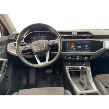 Audi Q3  SUV 2021,  2.0 diesel, automat - Na sprzedaż za 111 900 zł - Warszawa - zdjęcie 9