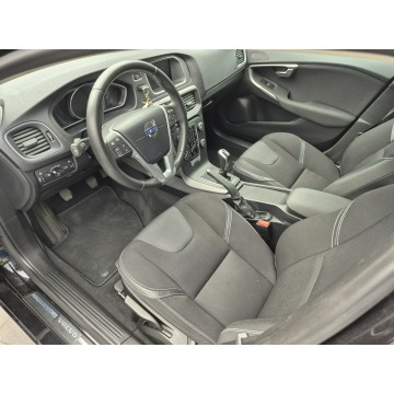 Volvo V40  Hatchback 2015,  2.0 diesel - Na sprzedaż za 36 700 zł - Drelów - zdjęcie 9