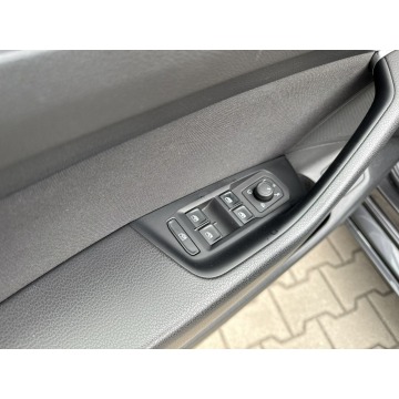Volkswagen Passat  Kombi 2023,  1.5 benzyna, automat - Na sprzedaż za 84 400 zł - Jawczyce - zdjęcie 12