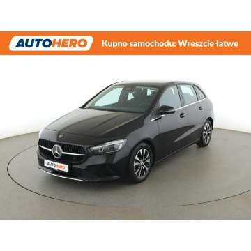 Mercedes B 180 - mHEV automat full LED navi MBUX Premium kamera cofania el. klapa grzan