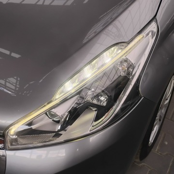 Peugeot 208  Hatchback 2019,  1.2 benzyna - Na sprzedaż za 26 700 zł - Mysłowice - zdjęcie 5