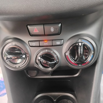 Peugeot 208  Hatchback 2019,  1.2 benzyna - Na sprzedaż za 26 700 zł - Mysłowice - zdjęcie 12