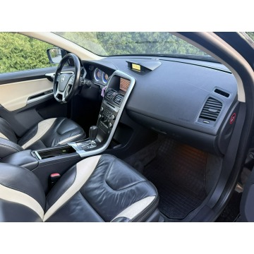 Volvo   SUV 2010,  2.4 diesel, automat - Na sprzedaż za 43 900 zł - Chlewice - zdjęcie 5