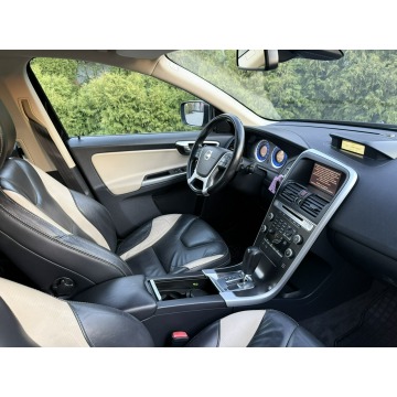 Volvo   SUV 2010,  2.4 diesel, automat - Na sprzedaż za 43 900 zł - Chlewice - zdjęcie 6