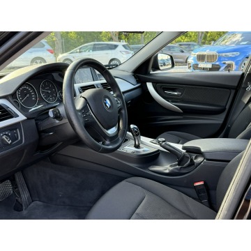 BMW Seria 3  Kombi 2017,  2.0 diesel, automat - Na sprzedaż za 39 800 zł - Pęcice - zdjęcie 11