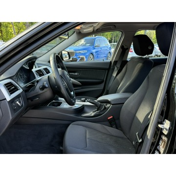 BMW Seria 3  Kombi 2017,  2.0 diesel, automat - Na sprzedaż za 39 800 zł - Pęcice - zdjęcie 12