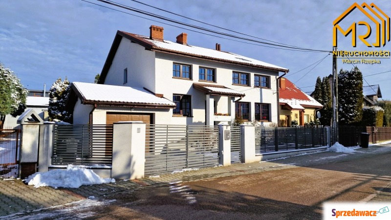 Sprzedam dom Tarnów - ,  pow.  180 m2,  działka:   401 m2