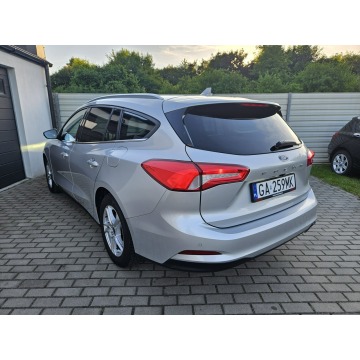 Ford Focus  Kombi 2021,  1.0 benzyna - Na sprzedaż za 48 800 zł - Gdynia - zdjęcie 2