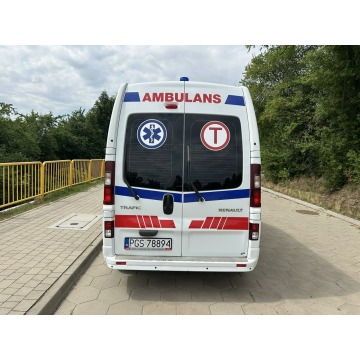Renault Trafic 2016 Karetka Ambulans Zarejest... - Pojazdy specjalistyczne - Gostyń - zdjęcie 5