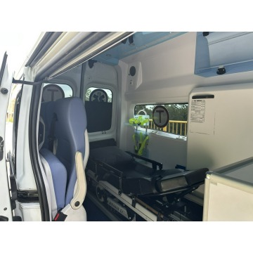 Renault Trafic 2016 Karetka Ambulans Zarejest... - Pojazdy specjalistyczne - Gostyń - zdjęcie 9