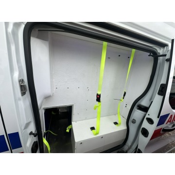 Renault Trafic 2016 Karetka Ambulans Zarejest... - Pojazdy specjalistyczne - Gostyń - zdjęcie 11