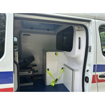 Renault Trafic 2016 Karetka Ambulans Zarejest... - Pojazdy specjalistyczne - Gostyń - zdjęcie 10