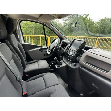 Renault Trafic 2016 Karetka Ambulans Zarejest... - Pojazdy specjalistyczne - Gostyń - zdjęcie 12