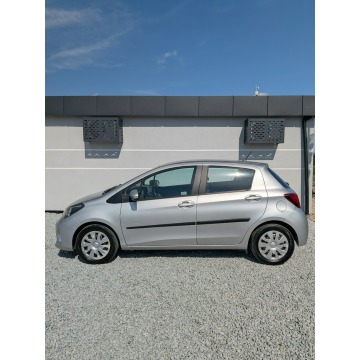 Toyota Yaris  Hatchback 2015,  1.0 benzyna - Na sprzedaż za 25 500 zł - Miękinia - zdjęcie 3