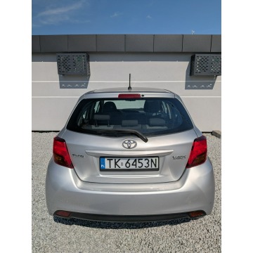 Toyota Yaris  Hatchback 2015,  1.0 benzyna - Na sprzedaż za 25 500 zł - Miękinia - zdjęcie 5