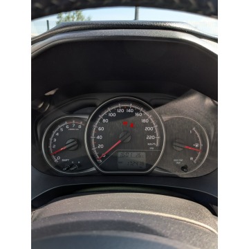 Toyota Yaris  Hatchback 2015,  1.0 benzyna - Na sprzedaż za 25 500 zł - Miękinia - zdjęcie 10
