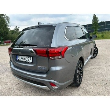 Mitsubishi Outlander  Kombi 2018,  2.0 hybryda, automat - Na sprzedaż za 75 900 zł - Starowa Góra - zdjęcie 2