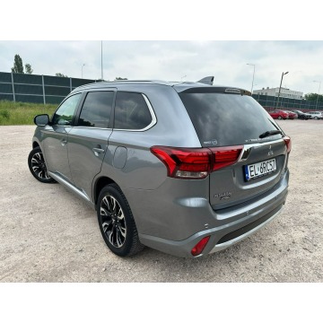 Mitsubishi Outlander  Kombi 2018,  2.0 hybryda, automat - Na sprzedaż za 75 900 zł - Starowa Góra - zdjęcie 5